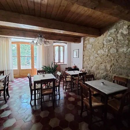 Ristoro La Verna, In Affitto Кьюзи-делла-Верна